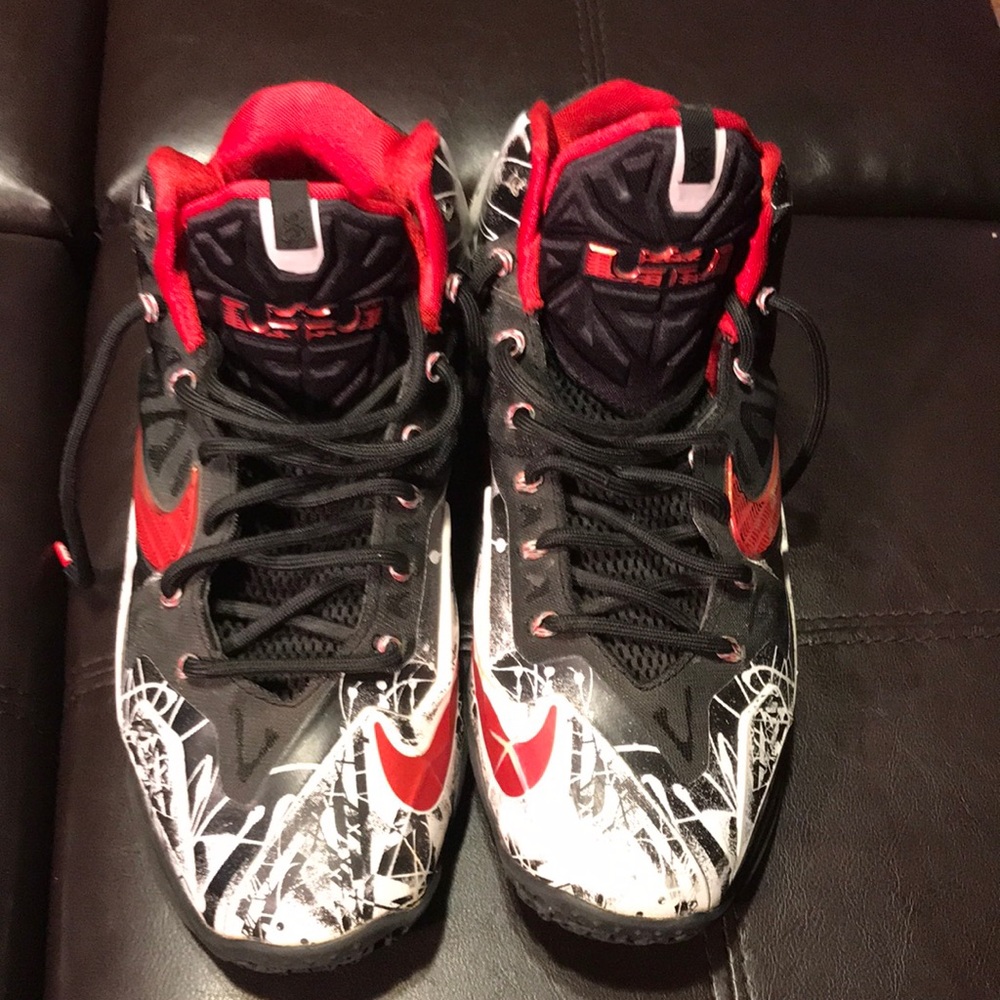 Men Lebron graffiti white/red OG high top, size 8.5
